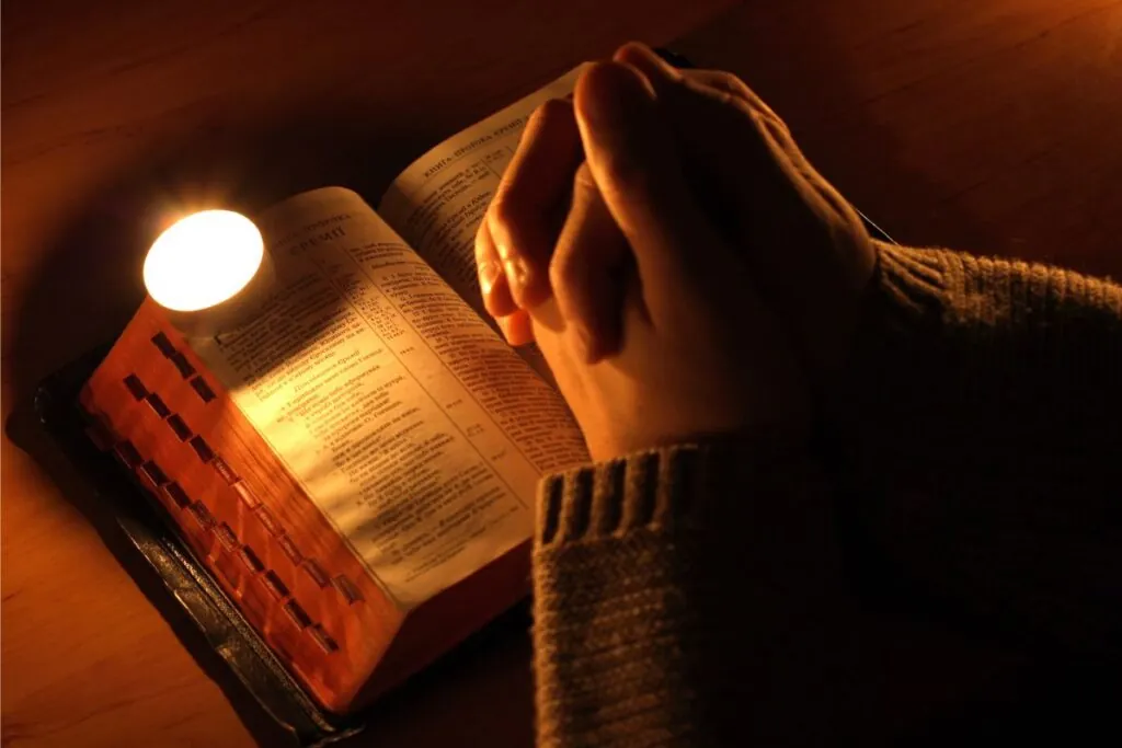 A Parábola da Candeia: Lições Essenciais para Viver Segundo os Propósitos de Deus