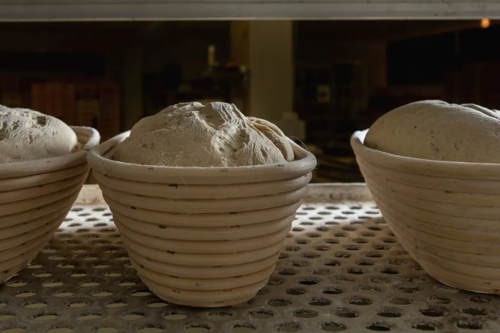 A Parábola do Fermento: Explicação e Significado - 3 Lições Essenciais para o Crescimento Espiritual