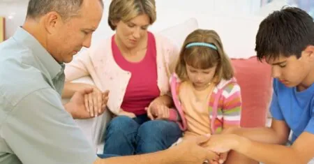 10 Orações para os filhos: Maneiras que uma mãe e um pai deve interceder pelos seus filhos